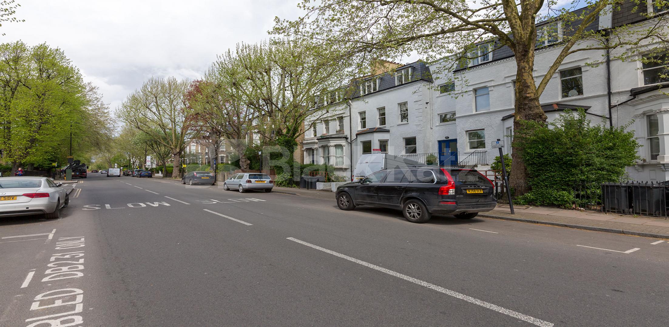 Lovely three bed with modern fixtures and fittings mins to tube & shops Hillmarton Road, Caledonian Road